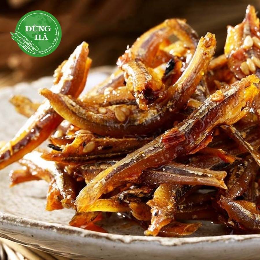Cá cơm chiên tỏi chín tuy