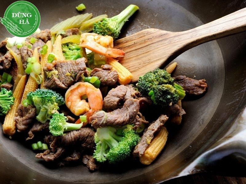 ngo-bao-tu-xao-thap-cam